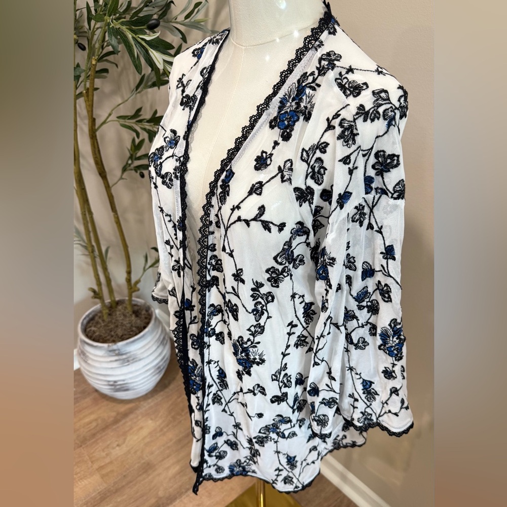 Floral Embroidered Kimono